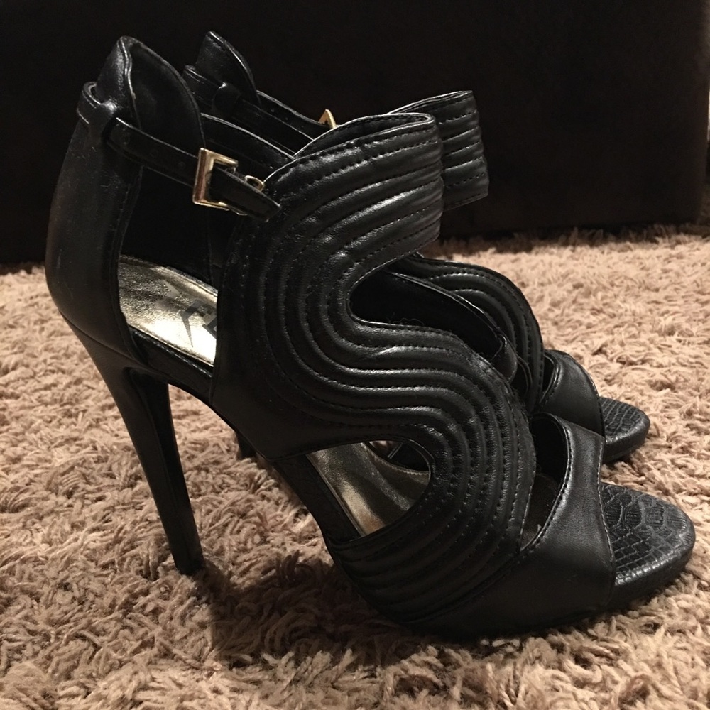 Black stiletto heels size 7